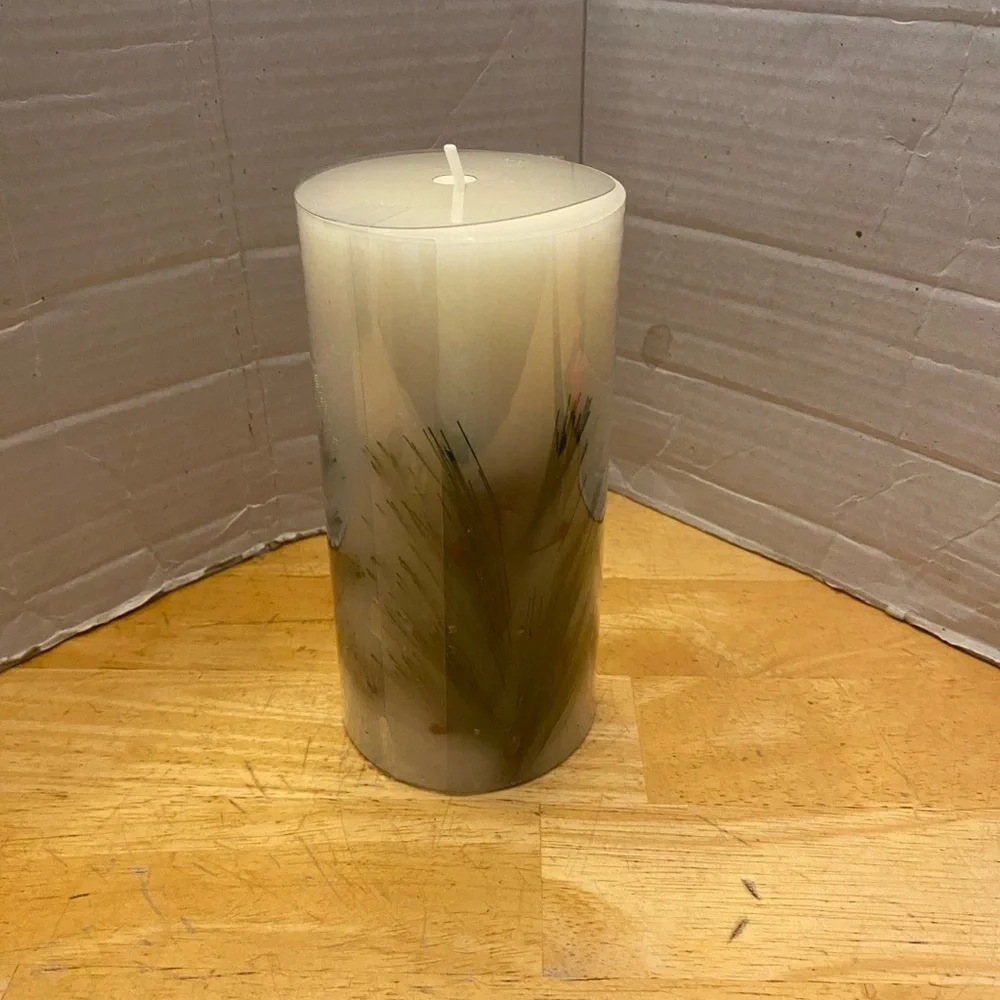 Decorative Cream & Green Pillar Candle. Nature inspired NWT light scent Noel